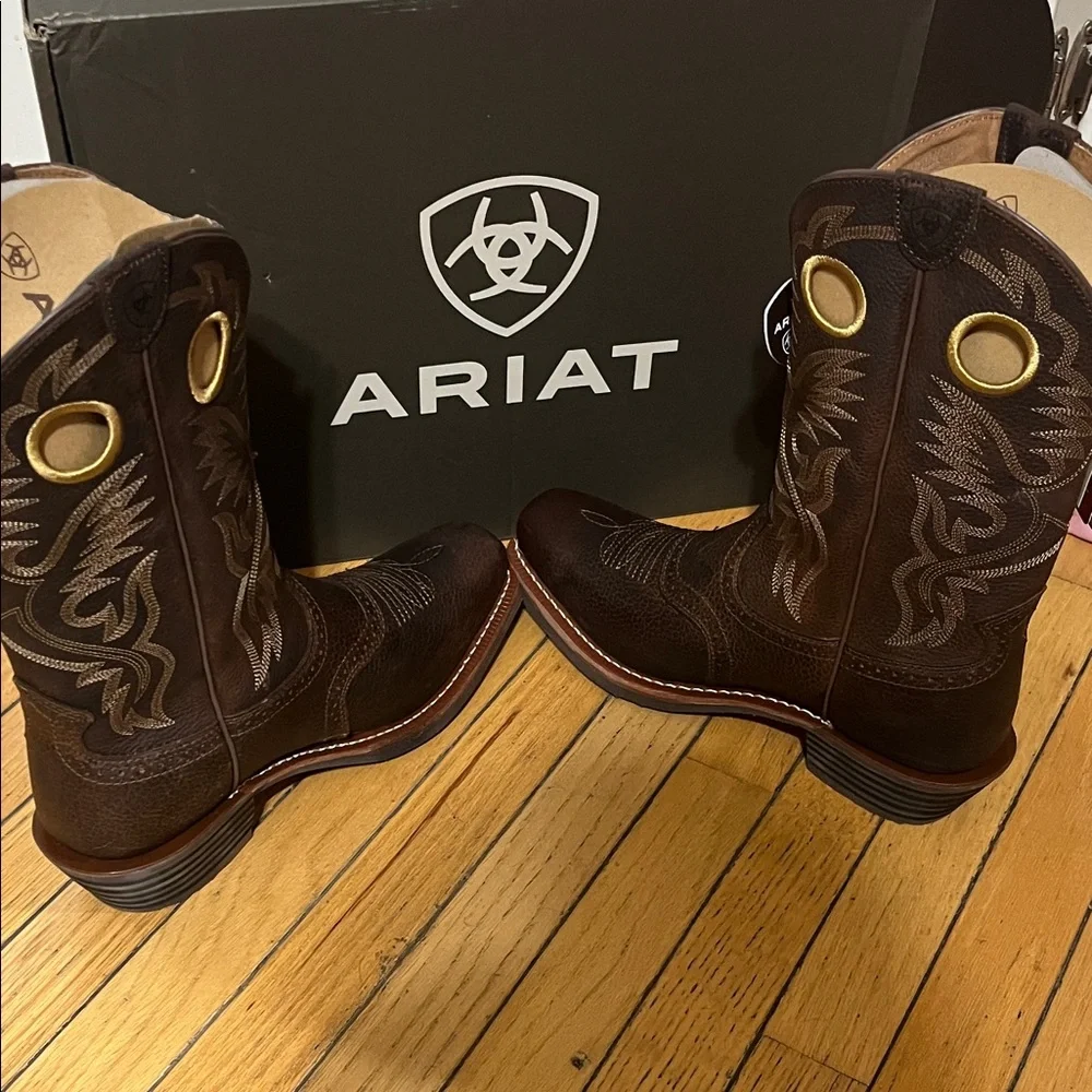Ariat Dark Brown Western Pull-On Cowboy Boots with Gold Trim - Picture 4 of 9